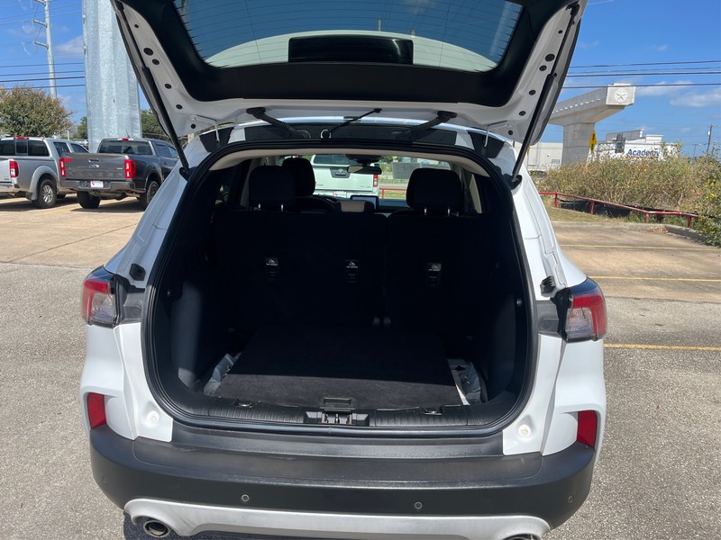 Ford Escape Vehicle Full-screen Gallery Image 11