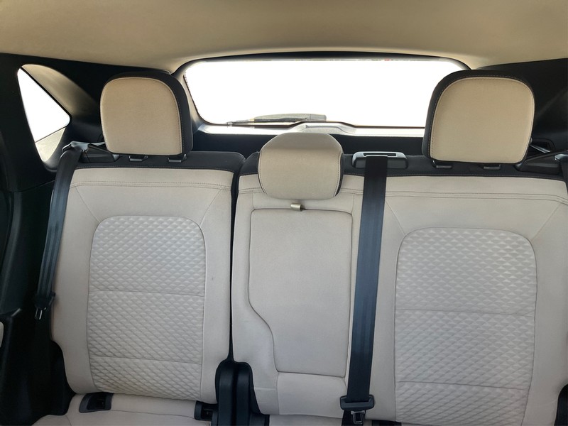 Ford Escape Vehicle Full-screen Gallery Image 13