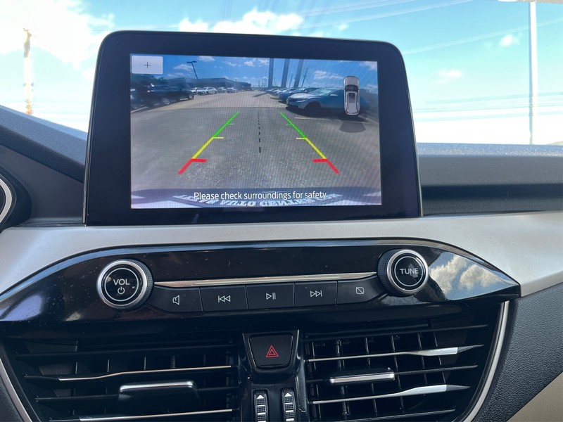 Ford Escape Vehicle Full-screen Gallery Image 17