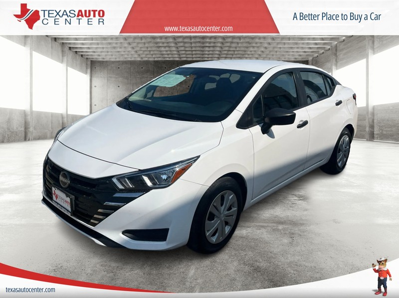 Nissan Versa Vehicle Full-screen Gallery Image 02