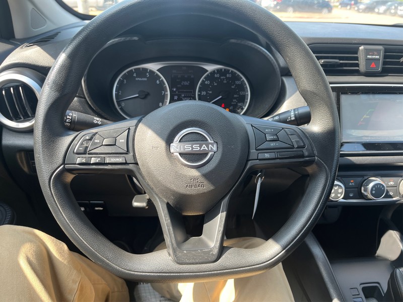 Nissan Versa Vehicle Full-screen Gallery Image 14