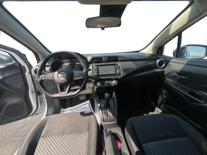 Nissan Versa Vehicle Full-screen Gallery Image 16