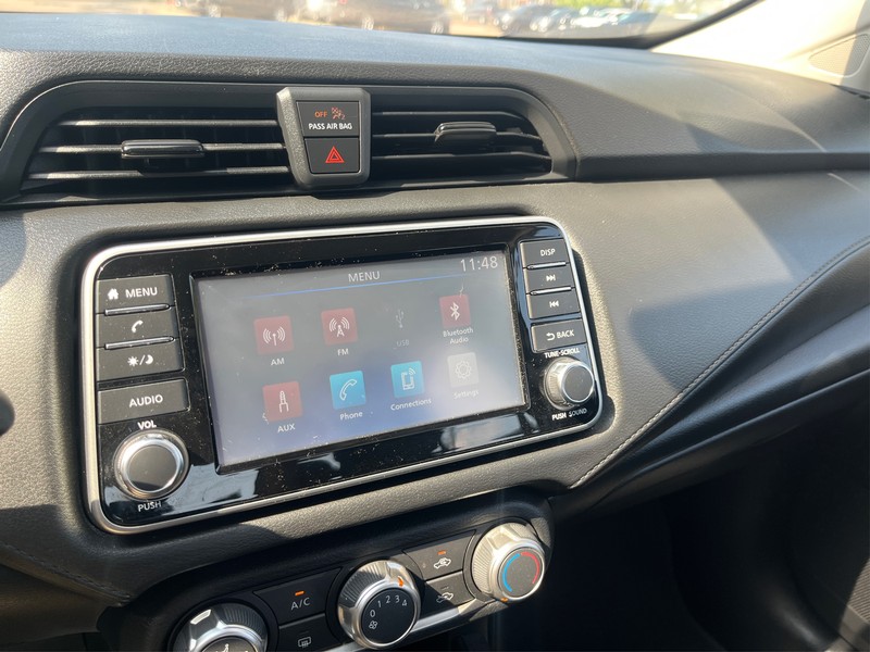 Nissan Versa Vehicle Full-screen Gallery Image 17