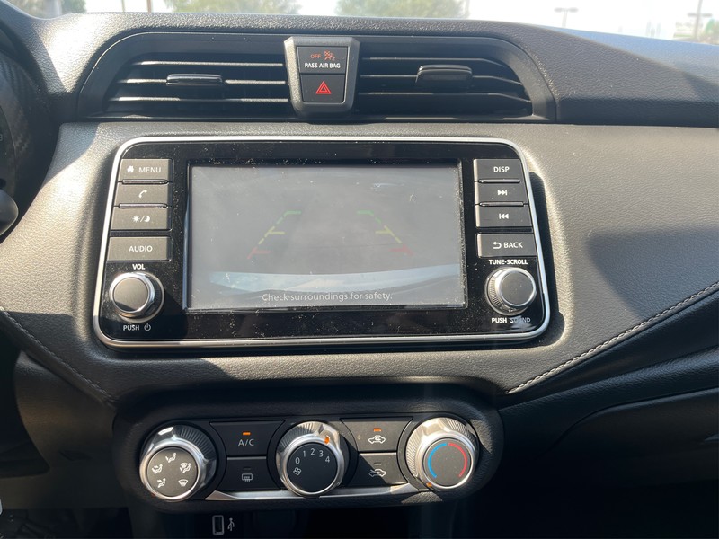 Nissan Versa Vehicle Full-screen Gallery Image 18