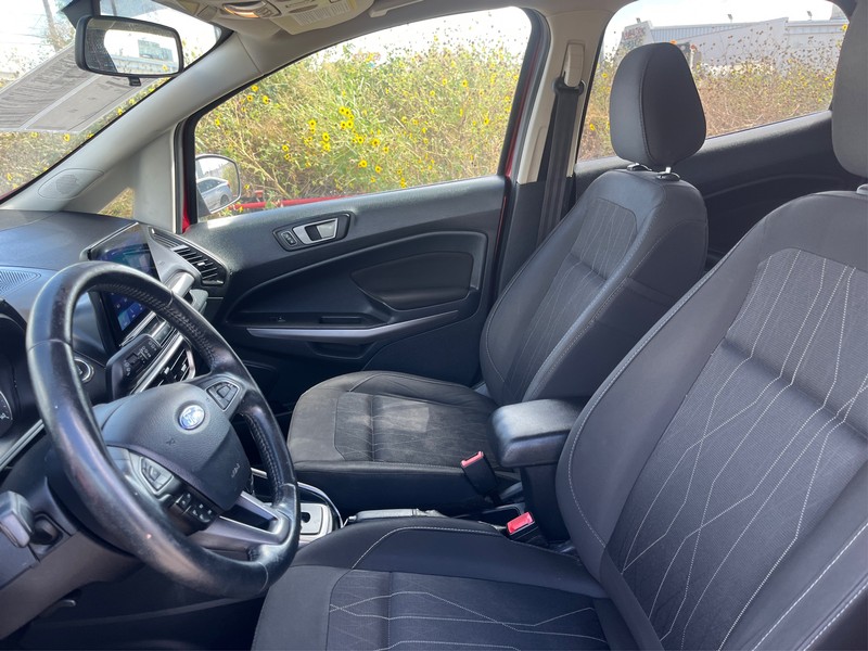 Ford EcoSport Vehicle Full-screen Gallery Image 09