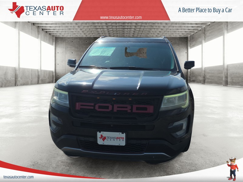 Ford Explorer Vehicle Full-screen Gallery Image 3