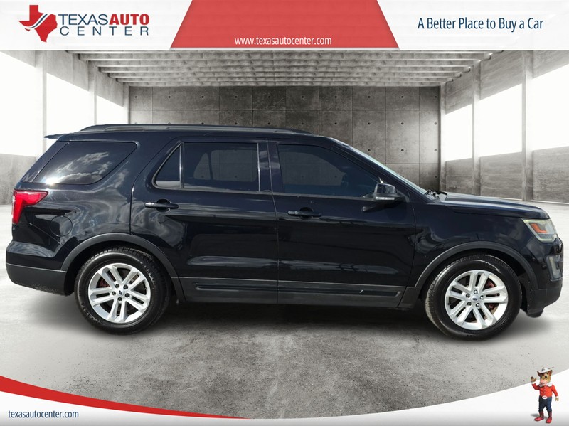 Ford Explorer Vehicle Full-screen Gallery Image 4
