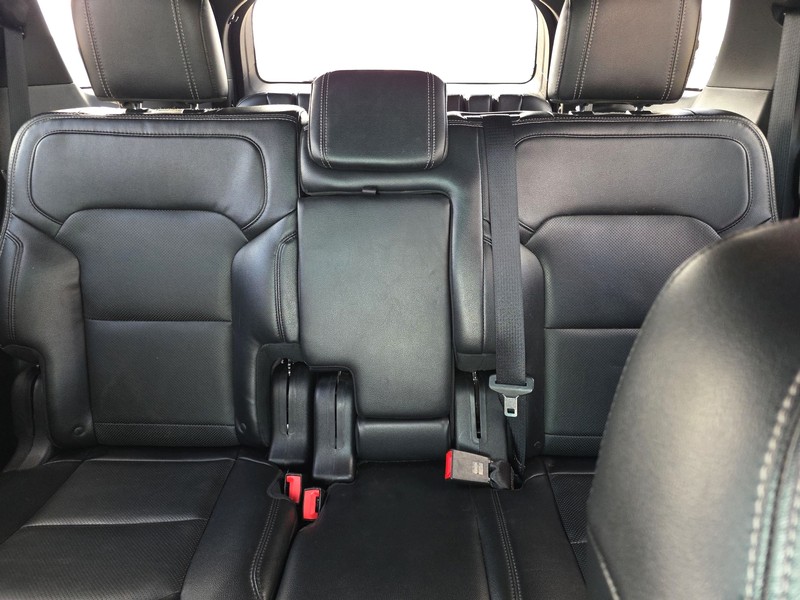 Ford Explorer Vehicle Full-screen Gallery Image 13