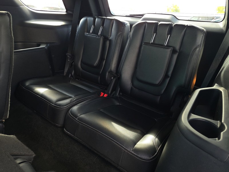 Ford Explorer Vehicle Full-screen Gallery Image 19