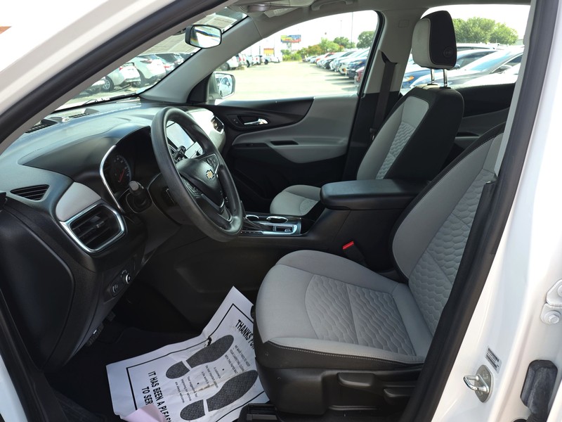 Chevrolet Equinox Vehicle Full-screen Gallery Image 9