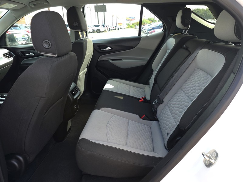 Chevrolet Equinox Vehicle Full-screen Gallery Image 10