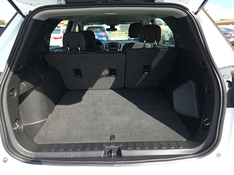 Chevrolet Equinox Vehicle Full-screen Gallery Image 11