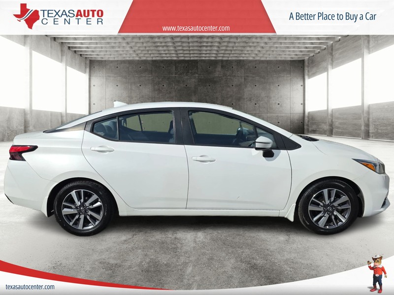 Nissan Versa Sedan Vehicle Full-screen Gallery Image 4