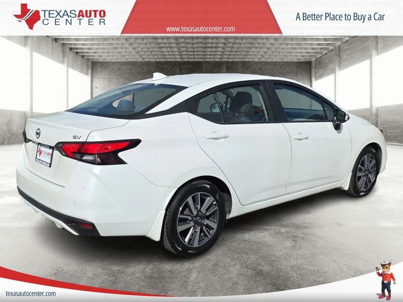 Nissan Versa Sedan Vehicle Full-screen Gallery Image 7