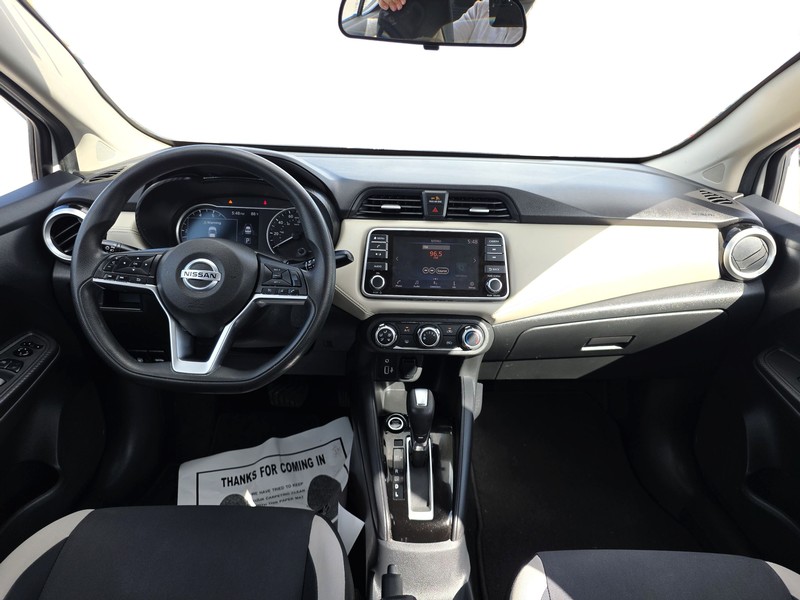 Nissan Versa Sedan Vehicle Full-screen Gallery Image 15