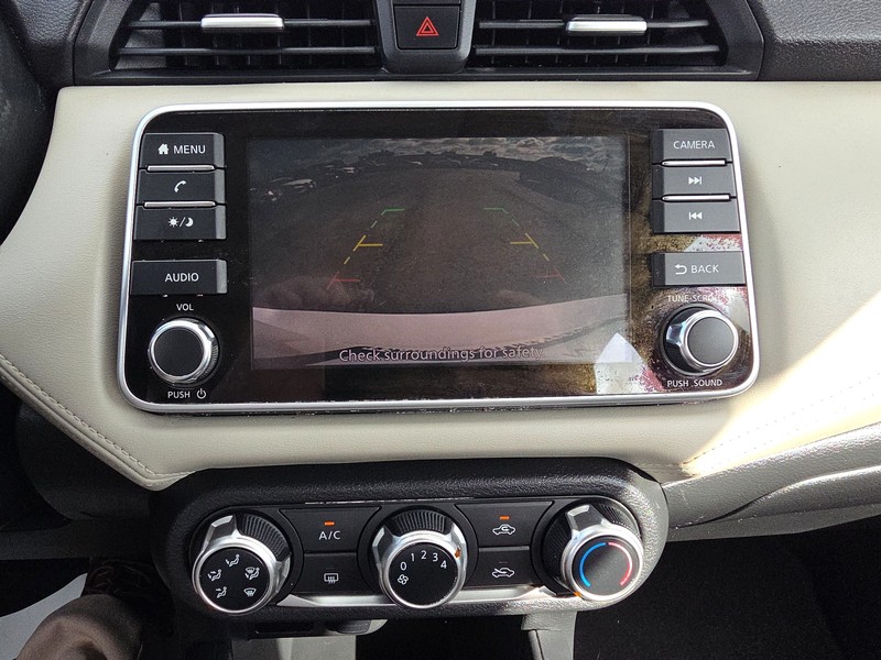 Nissan Versa Sedan Vehicle Full-screen Gallery Image 16