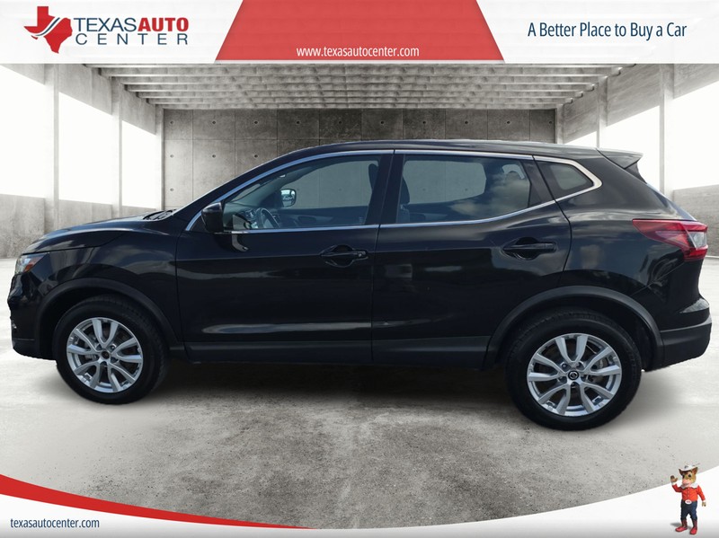 Nissan Rogue Sport Vehicle Full-screen Gallery Image 05