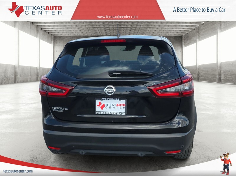 Nissan Rogue Sport Vehicle Full-screen Gallery Image 06