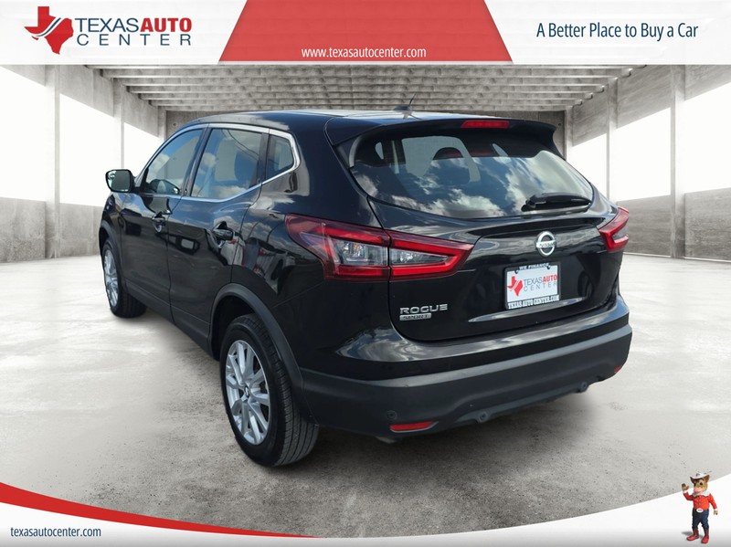 Nissan Rogue Sport Vehicle Full-screen Gallery Image 08