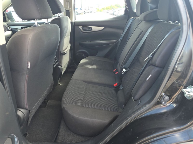 Nissan Rogue Sport Vehicle Full-screen Gallery Image 10