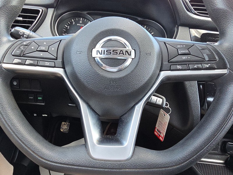 Nissan Rogue Sport Vehicle Full-screen Gallery Image 14