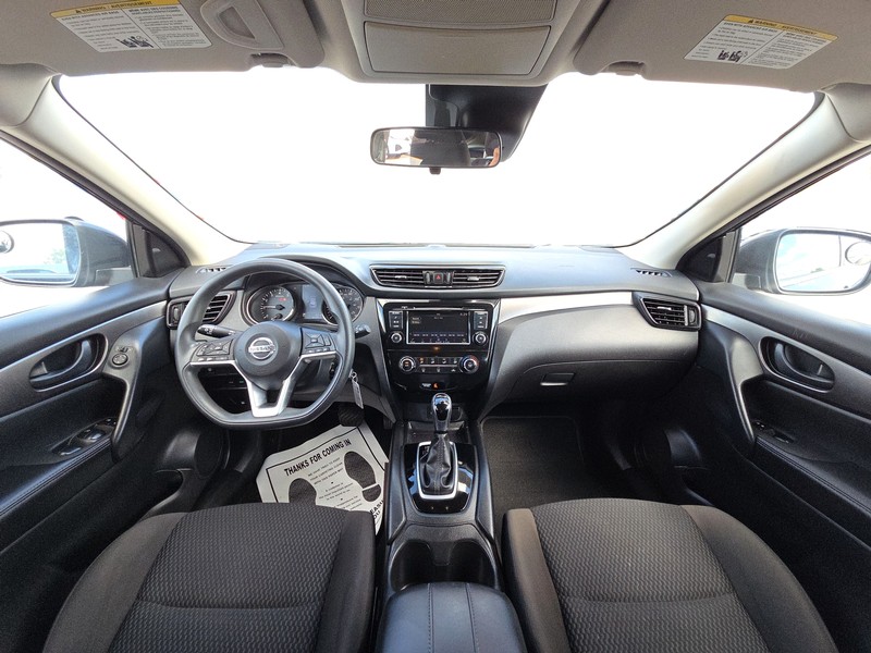 Nissan Rogue Sport Vehicle Full-screen Gallery Image 15