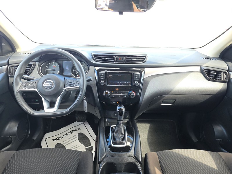 Nissan Rogue Sport Vehicle Full-screen Gallery Image 16