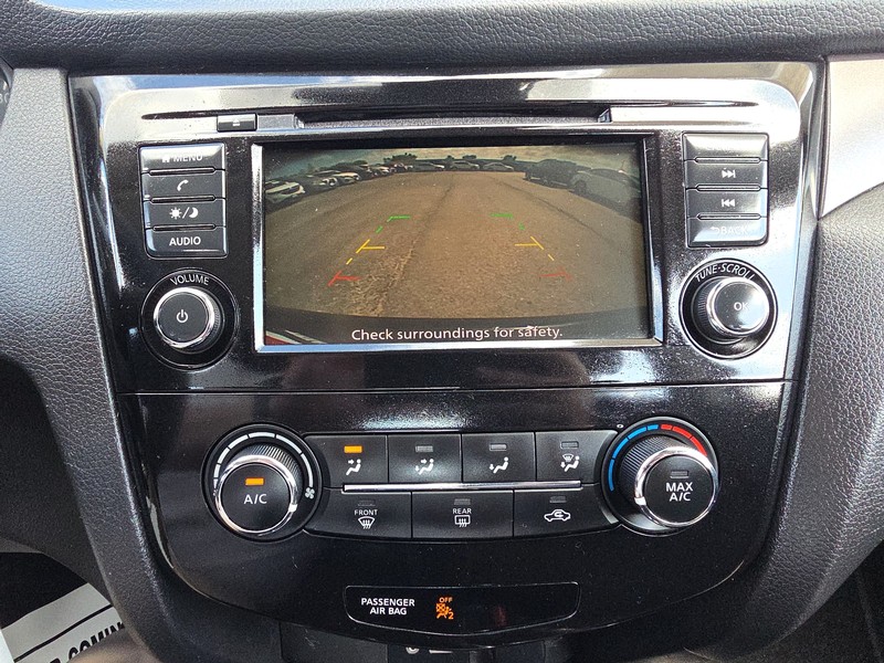 Nissan Rogue Sport Vehicle Full-screen Gallery Image 17