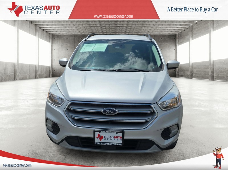 Ford Escape Vehicle Full-screen Gallery Image 3