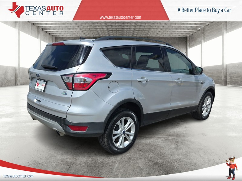 Ford Escape Vehicle Full-screen Gallery Image 7