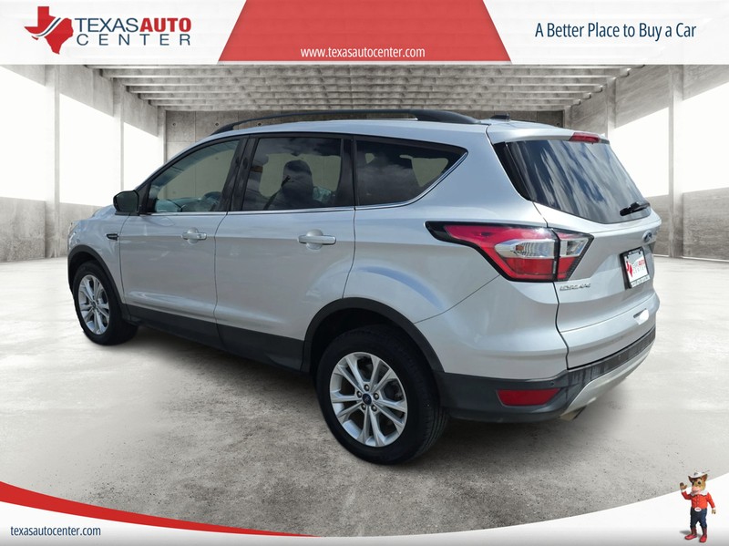 Ford Escape Vehicle Full-screen Gallery Image 8
