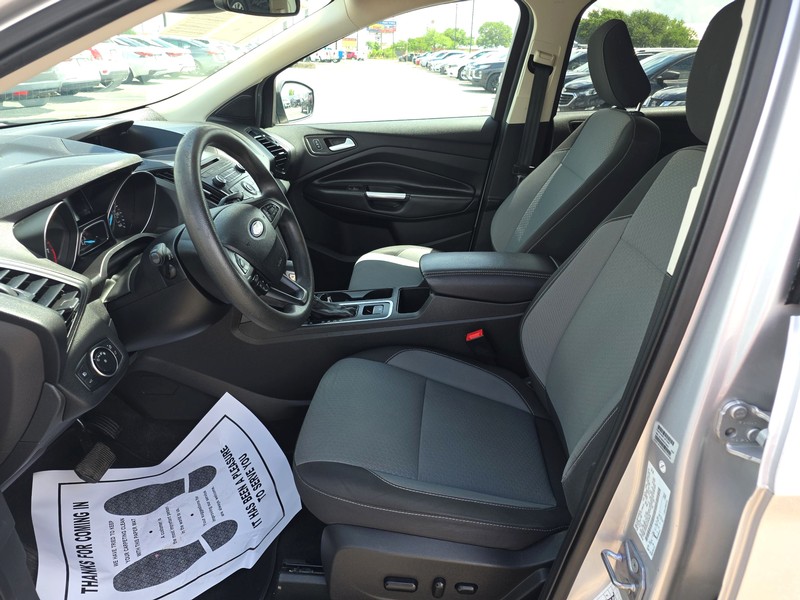 Ford Escape Vehicle Full-screen Gallery Image 9
