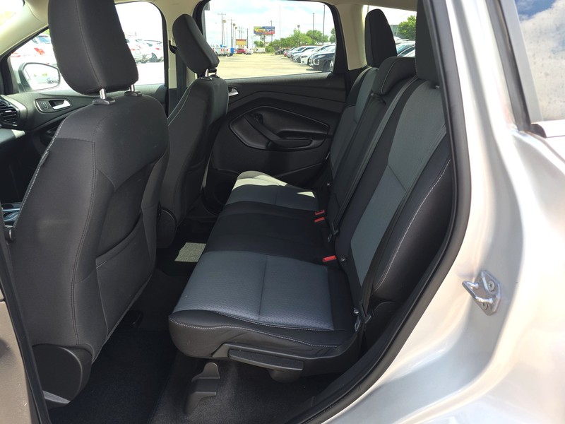 Ford Escape Vehicle Full-screen Gallery Image 10