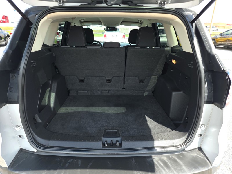 Ford Escape Vehicle Full-screen Gallery Image 11