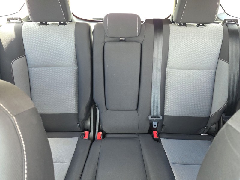 Ford Escape Vehicle Full-screen Gallery Image 13