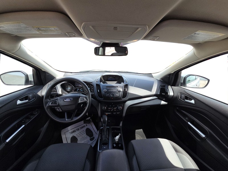 Ford Escape Vehicle Full-screen Gallery Image 15