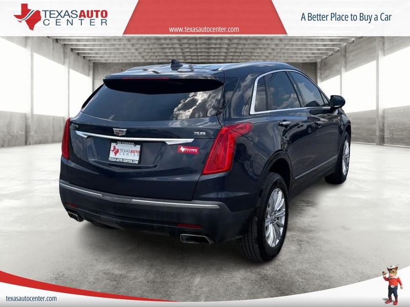 Cadillac XT5 Vehicle Full-screen Gallery Image 07
