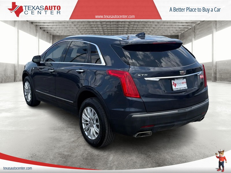 Cadillac XT5 Vehicle Full-screen Gallery Image 08