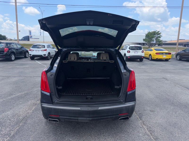 Cadillac XT5 Vehicle Full-screen Gallery Image 11
