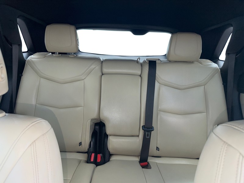 Cadillac XT5 Vehicle Full-screen Gallery Image 13