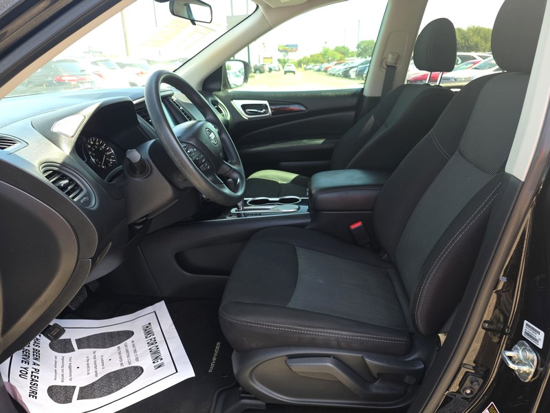 Nissan Pathfinder Vehicle Full-screen Gallery Image 09