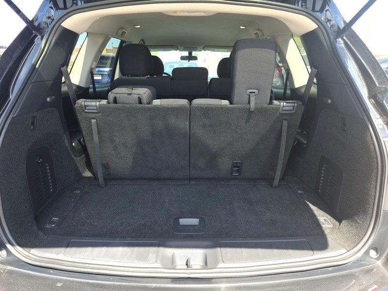 Nissan Pathfinder Vehicle Full-screen Gallery Image 11