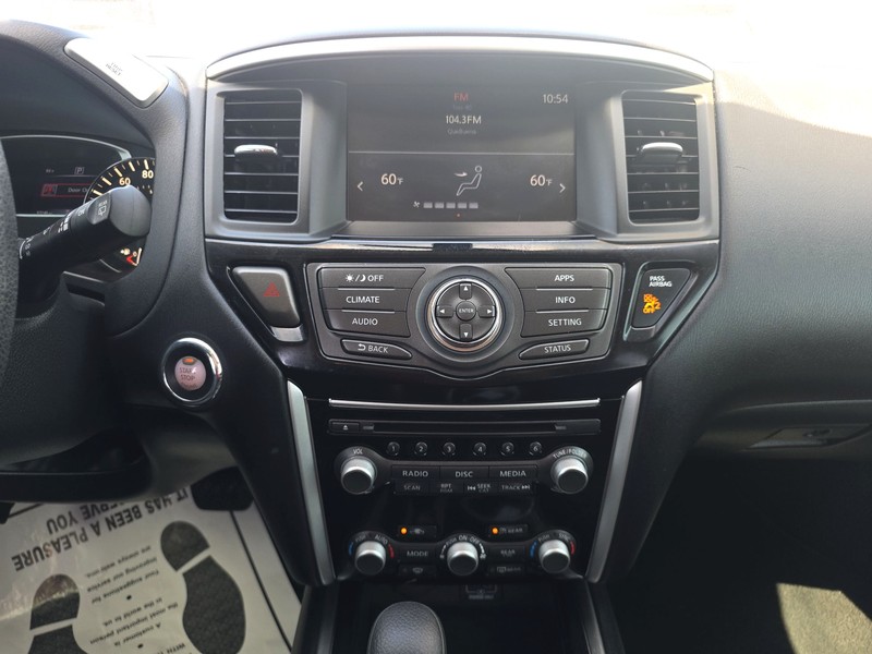 Nissan Pathfinder Vehicle Full-screen Gallery Image 12