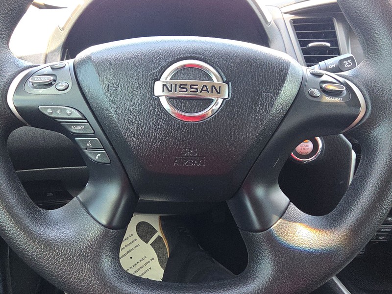 Nissan Pathfinder Vehicle Full-screen Gallery Image 14