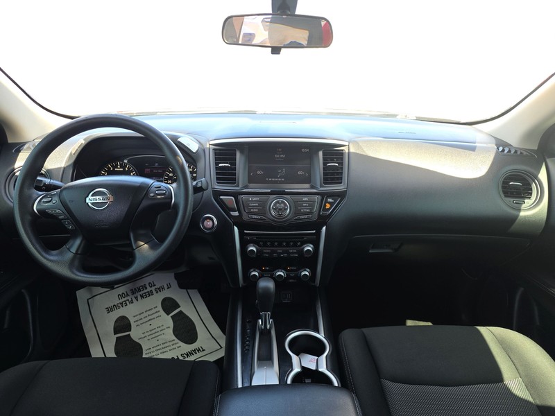 Nissan Pathfinder Vehicle Full-screen Gallery Image 16