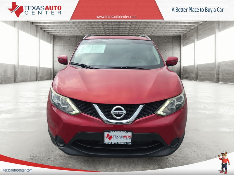 Nissan Rogue Sport Vehicle Full-screen Gallery Image 3