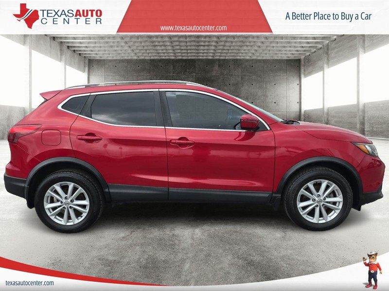 Nissan Rogue Sport Vehicle Full-screen Gallery Image 4