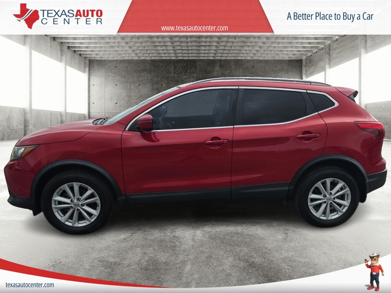 Nissan Rogue Sport Vehicle Full-screen Gallery Image 5