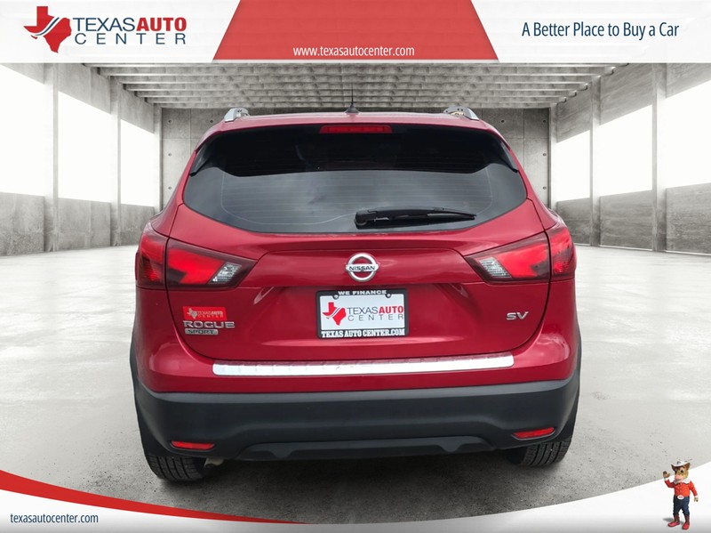 Nissan Rogue Sport Vehicle Full-screen Gallery Image 6