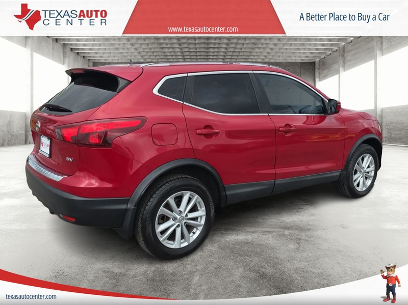 Nissan Rogue Sport Vehicle Full-screen Gallery Image 7
